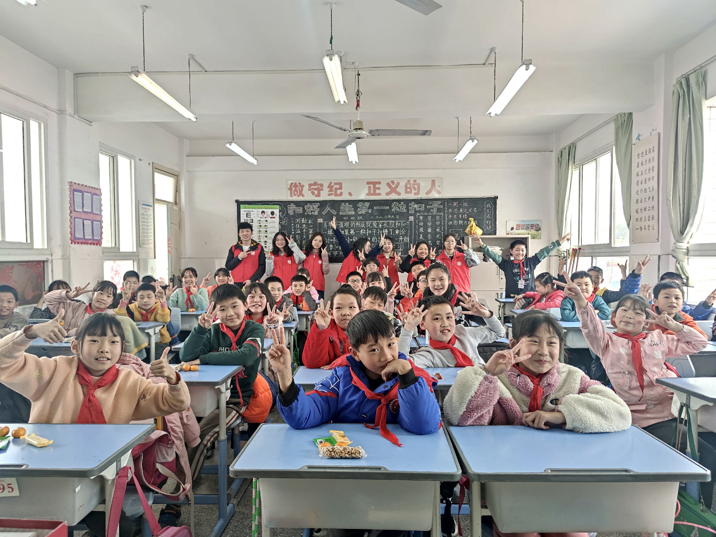 图三 合影留念.jpg