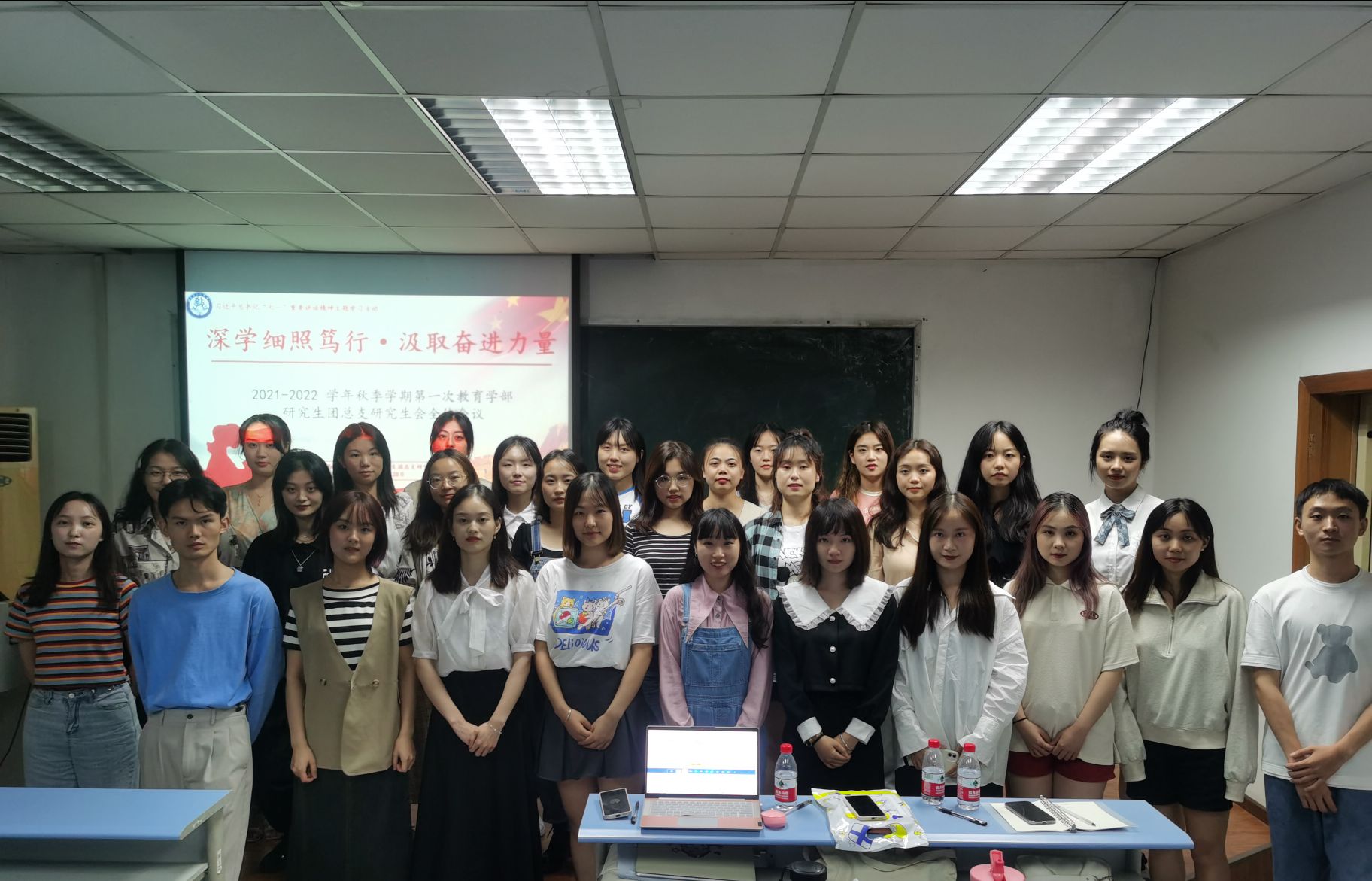 图二 合影留念.jpg